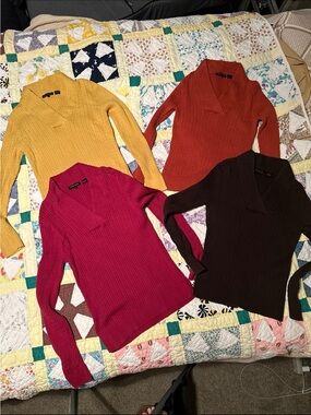 Jeanne Pierre Women's Ribbed V-Neck Sweaters lot Yellow, Rust, Fuchsia, Dk Brown